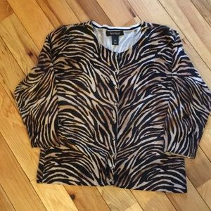 Women’s three-quarter sleeve animal print sweater White House Black market XL